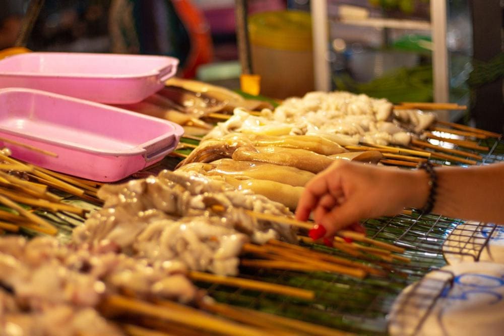 &ldquo;Ph&aacute; đảo&rdquo; thi&ecirc;n đường ẩm thực đa dạng tại phố đi bộ B&ugrave;i Viện